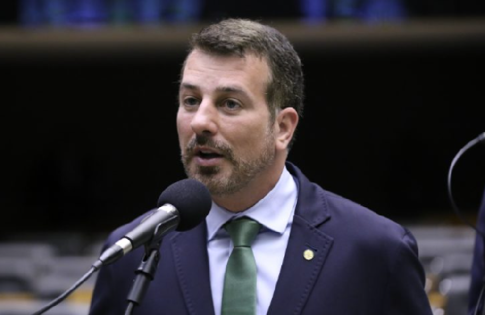 CÂMARA Norma inclui comércio eletrônico na Lei de Licitações