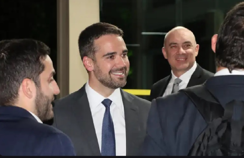 Eduardo Leite leva experiência do Rio Grande do Sul sobre crise climática a evento internacional em Londres