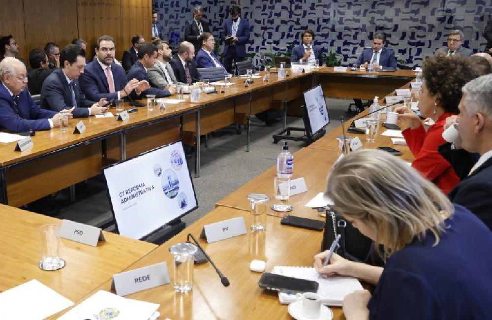 Grupo de Trabalho da Câmara Apresenta Propostas de Reforma Administrativa Focadas em Eficiência e Modernização
