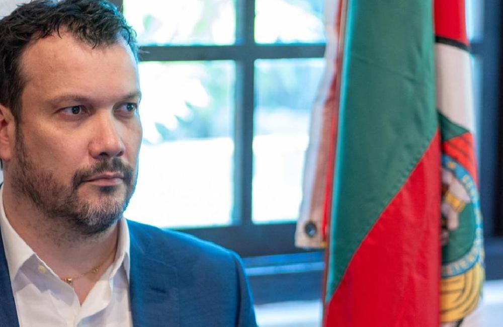 OPINIÃO: O Silêncio da Maioria e o Desafio da Nova Política POR ARTUR LEMOS - Secretário-Chefe da Casa Civil do governo do Rio Grande do Sul